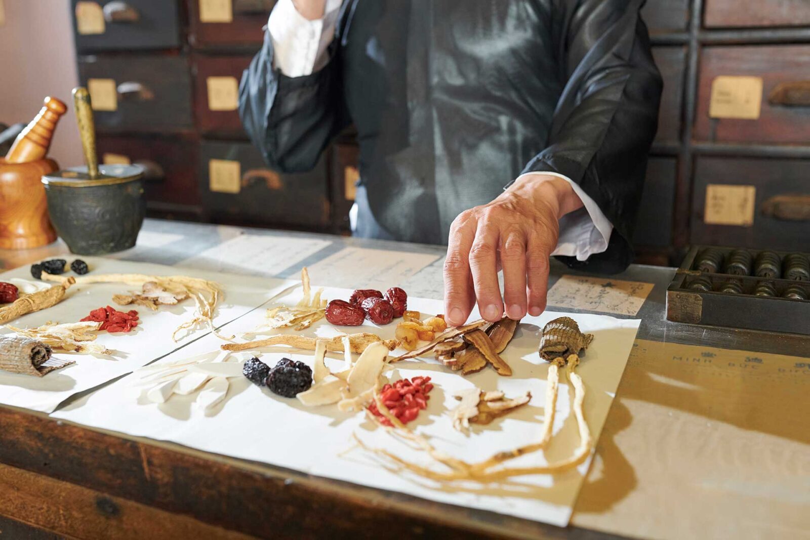 Die Organuhr ist ein grundlegendes Konzept in der Traditionellen Chinesischen Medizin (TCM), die schon seit Jahrtausenden auf die verschiedenen menschlichen Zyklen achtet.